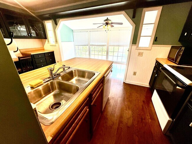 Foto del edificio - Long Term Rental - Smoke Rise Townhouse