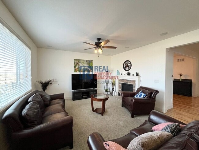 Building Photo - 15991 Village Cir E