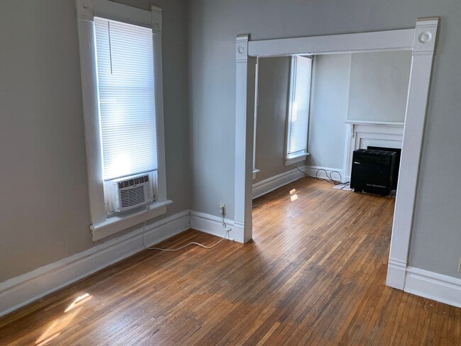 Foto del edificio - 248 1/2 W 5th Ave