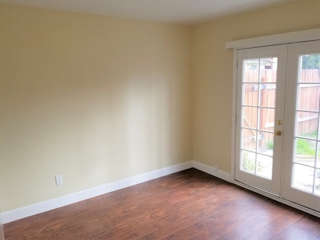 Foto del edificio - 1075 E Oakland Ave