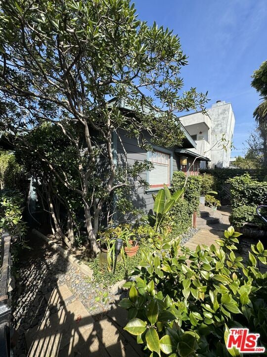 Foto del edificio - 575 Grand Blvd