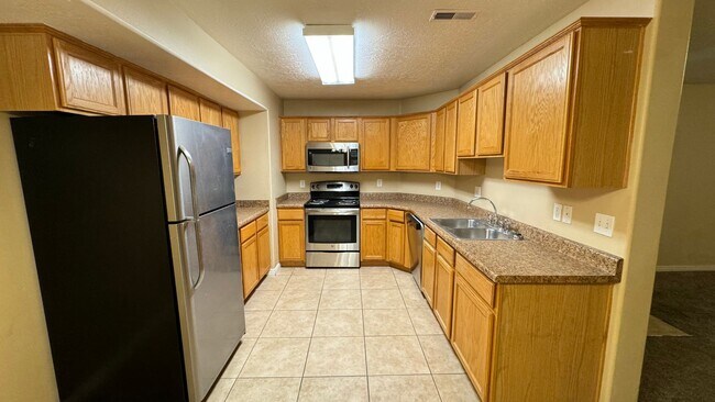 Building Photo - 3 bedroom 2 bath!! Available Now!!