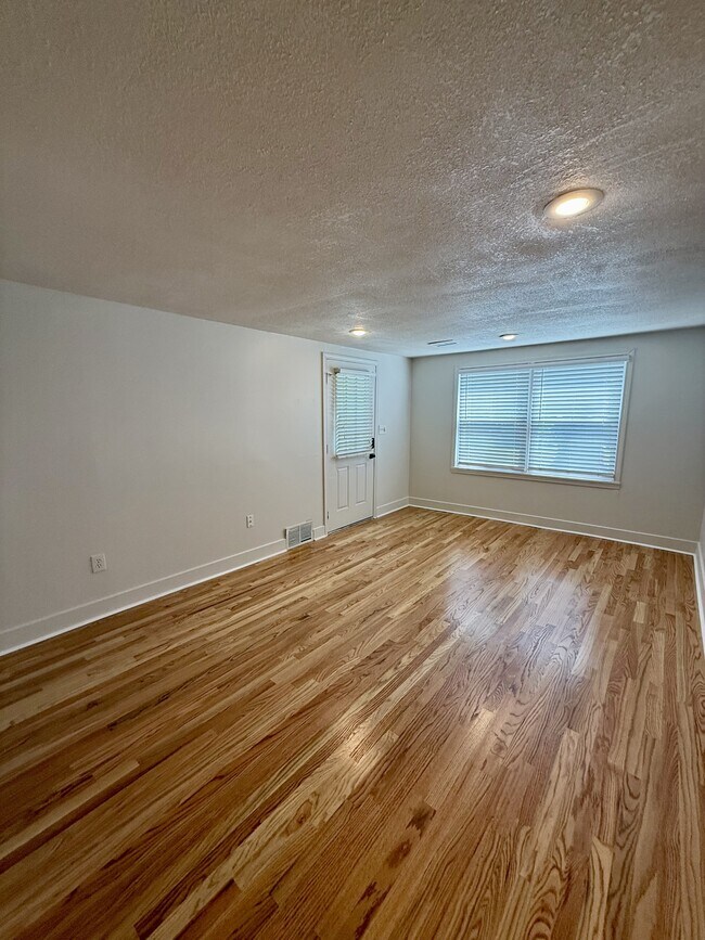 Foto del edificio - 7724 Walnut St