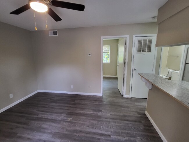 Foto del edificio - 905 W 11th St N