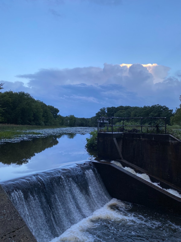 Photo - 109 Willow Ave (East Bridgewater, MA)