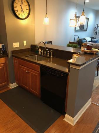 Building Photo - 300 W Elm St