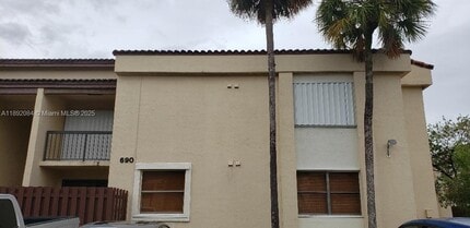 Building Photo - 690 W Park Dr