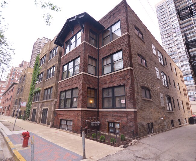 Building Photo - 3153 N Hudson Ave