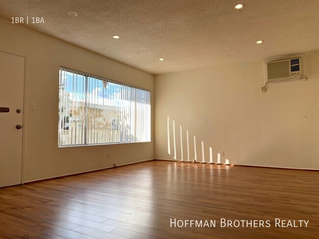 Foto del edificio - 1521 E Windsor Rd