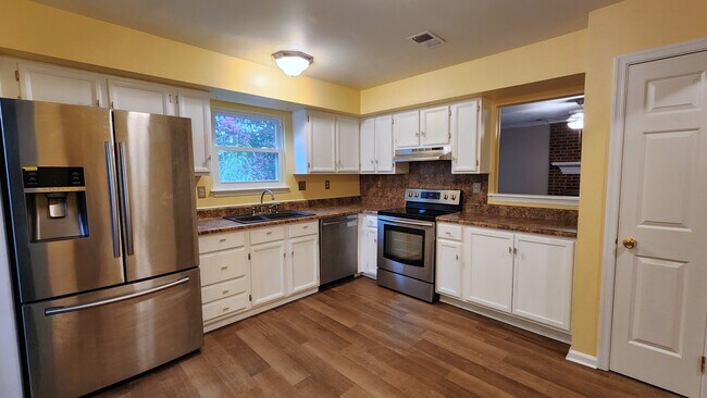 Foto del edificio - 3932 Lombard Ct