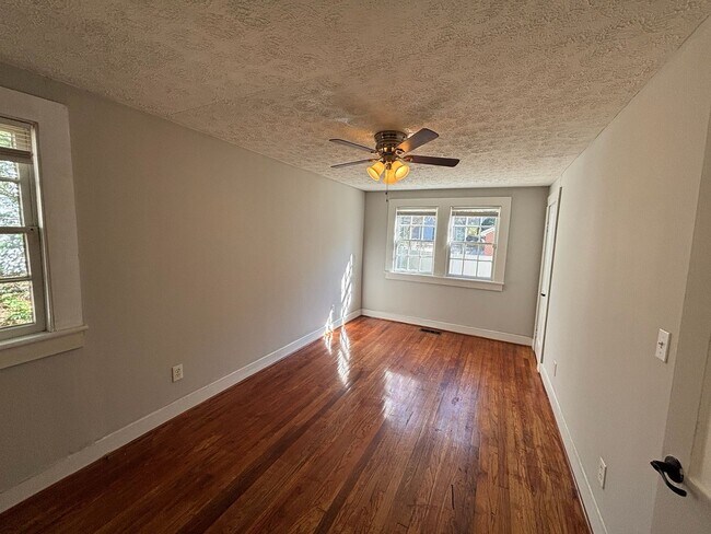 Foto del edificio - Where Style Meets Serenity — Your New Home...