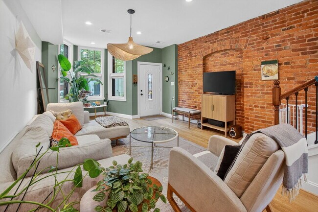 Building Photo - Classic DC charm and Modern Upgrades!