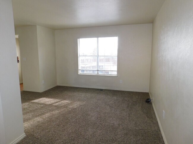 Building Photo - Townhome on Allegheny for rent!