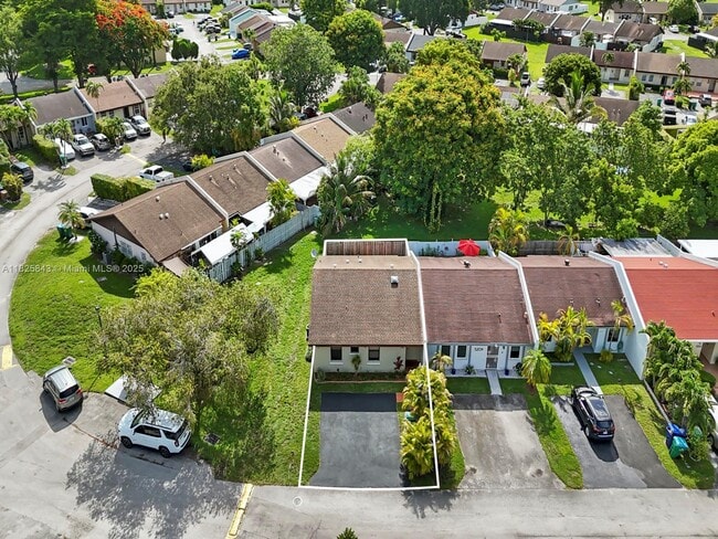 Building Photo - 5207 SW 141st Pl
