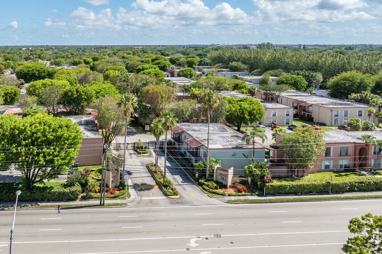 10748-10804 N Kendall Dr - Spanish Trace Condominiums