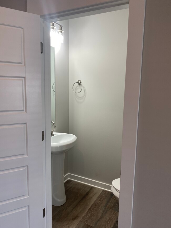 Building Photo - 2512 Villa Dr NW