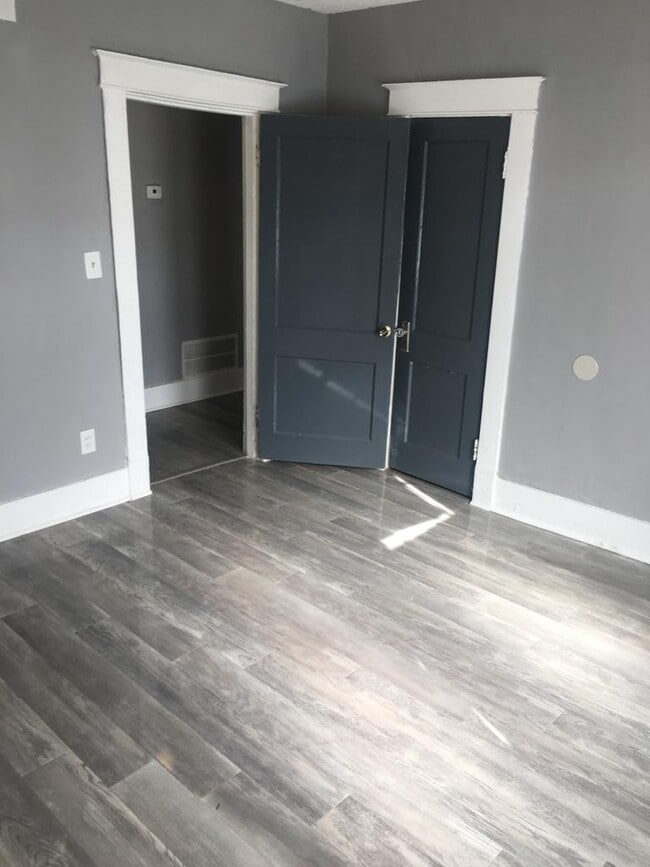 Photo - 1494 S Willett St House