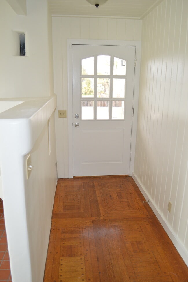 Entry way - 1363 Hermes Ave