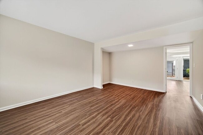 Building Photo - 94 Woodlake Dr