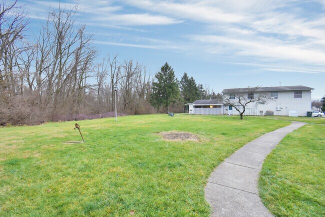Building Photo - 2500 Burgandy Ln