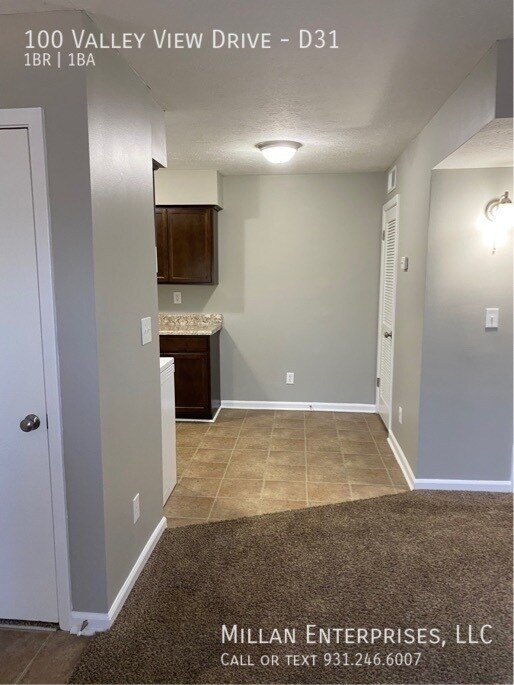 Building Photo - 100 Valley View Dr