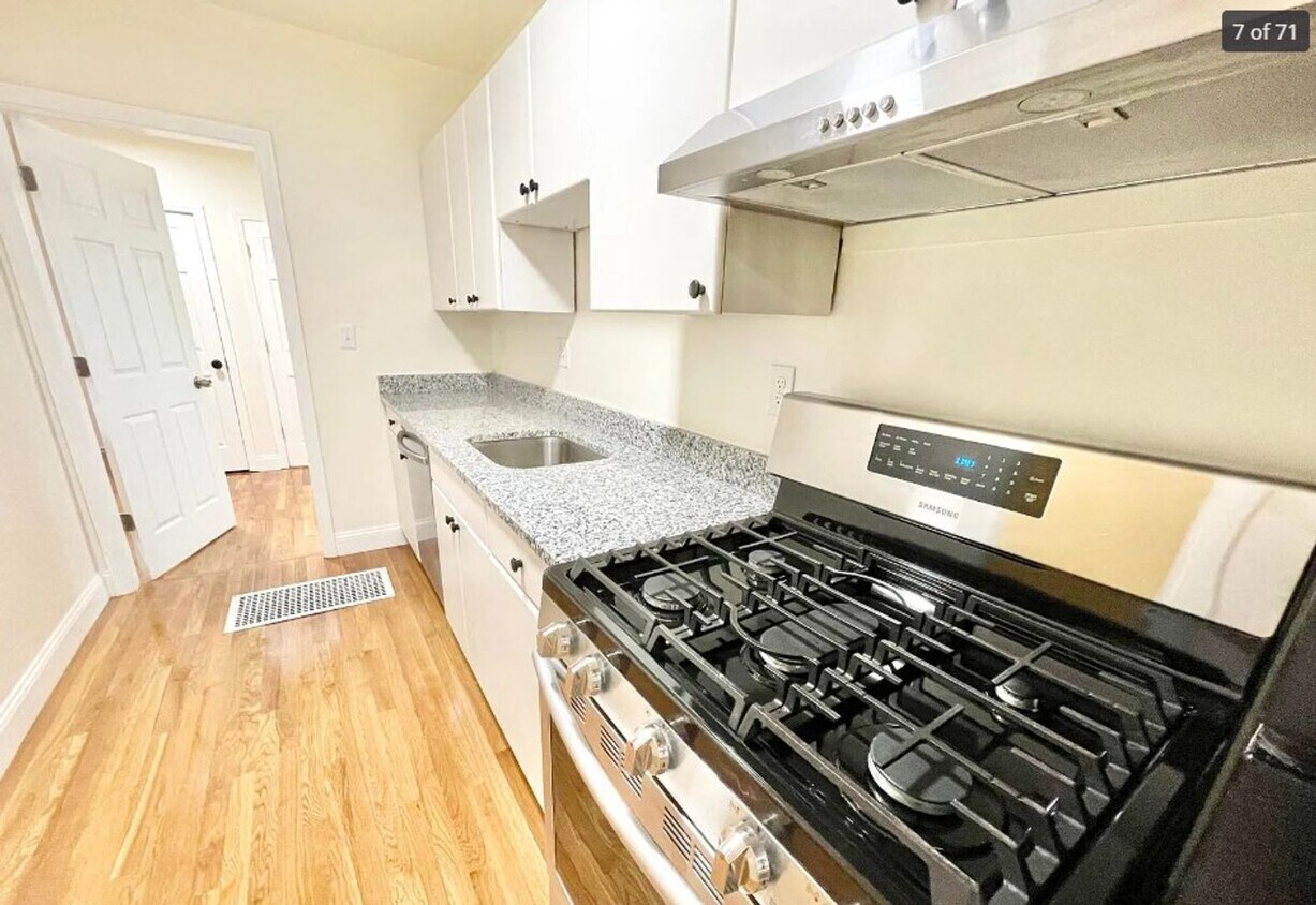 Foto principal - MODERN AND UPDATED 3BED IN SOUTHIE FOR $42...
