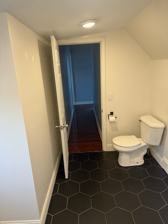 Foto del edificio - 553 Elsmere St