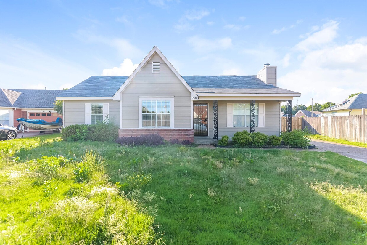 Foto principal - 2501 Country Trail Dr