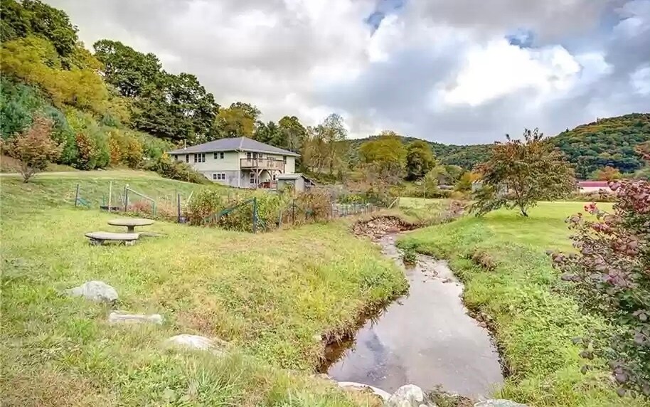 Primary Photo - 394 Leon Coffey Rd