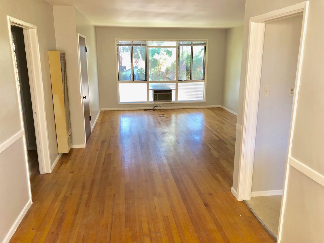 Primary Photo - 4609 Los Feliz Blvd