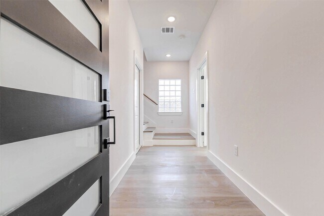 Foto del edificio - 5640 Dolores St