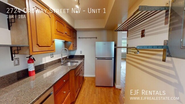 Building Photo - Spacious & Tucked Away Large One Bedroom i...