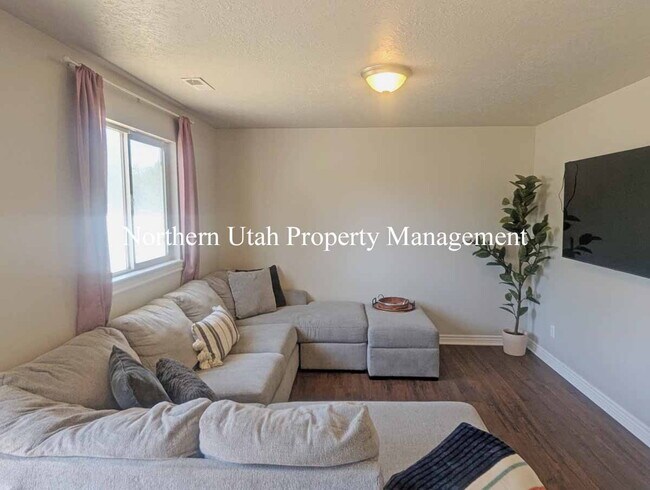 Foto del edificio - 3 Bed 2 Bath - HVAC