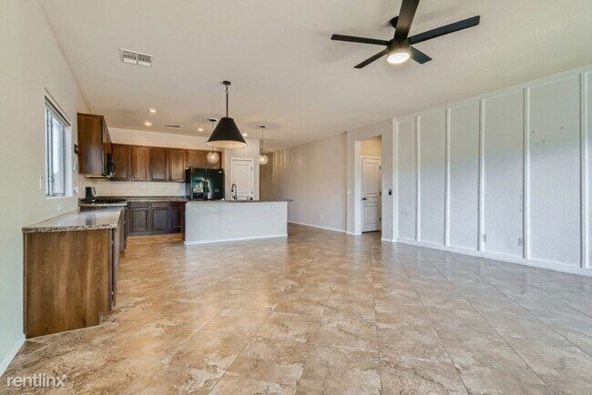 Foto del edificio - 3 br, 2 bath House - 1200 W Desert Hollow ...