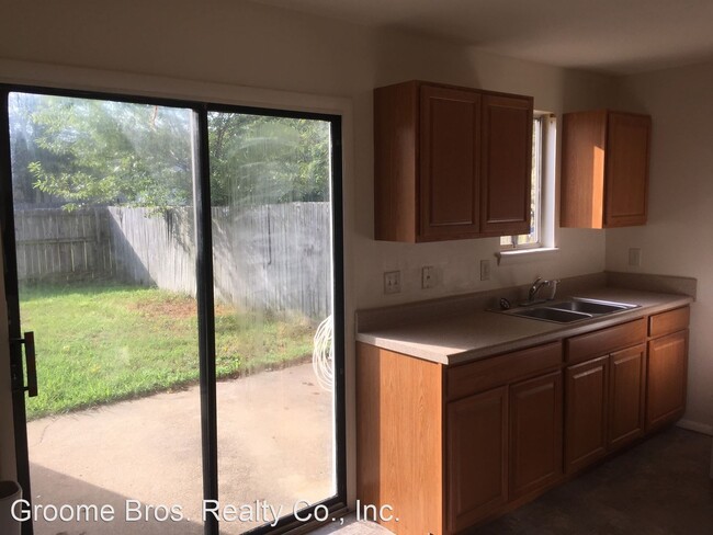 Building Photo - 3 br, 1.5 bath House - 414 Roxana Road