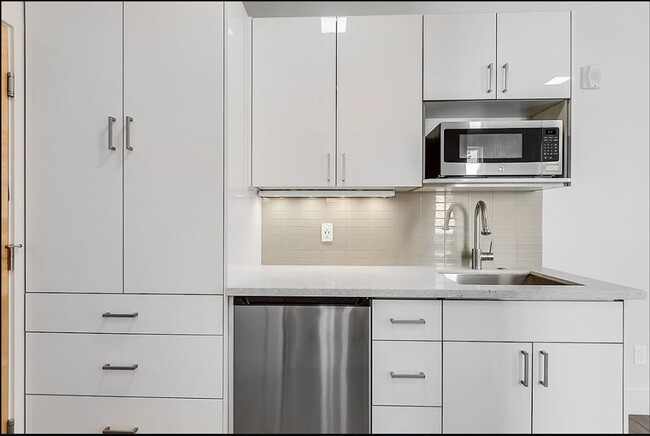 Interior Photo - 1722 Summit - Urban Studios w/ Shared Kitc...