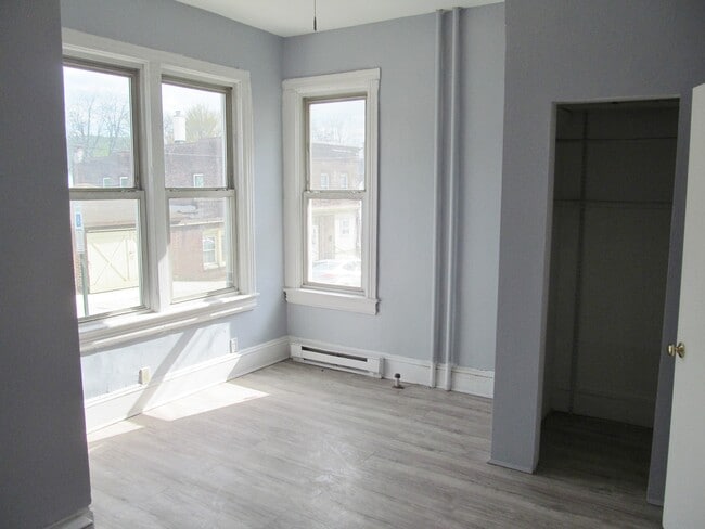 Building Photo - 11 Heckman St