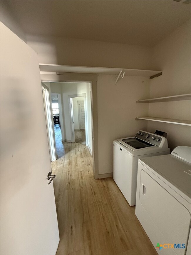 Building Photo - 120 New Hampton Wy