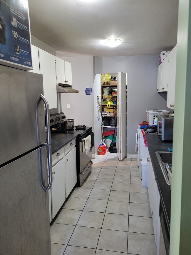 Building Photo - 13923 72 Av
