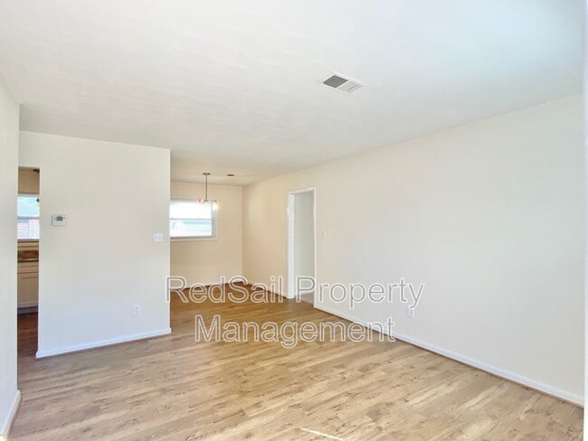 Photo - 437 Fox Hill Rd House