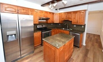 Building Photo - 3784 Strathmoor Cir