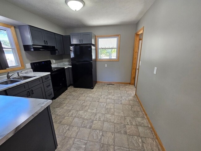 Building Photo - Single Family with basement