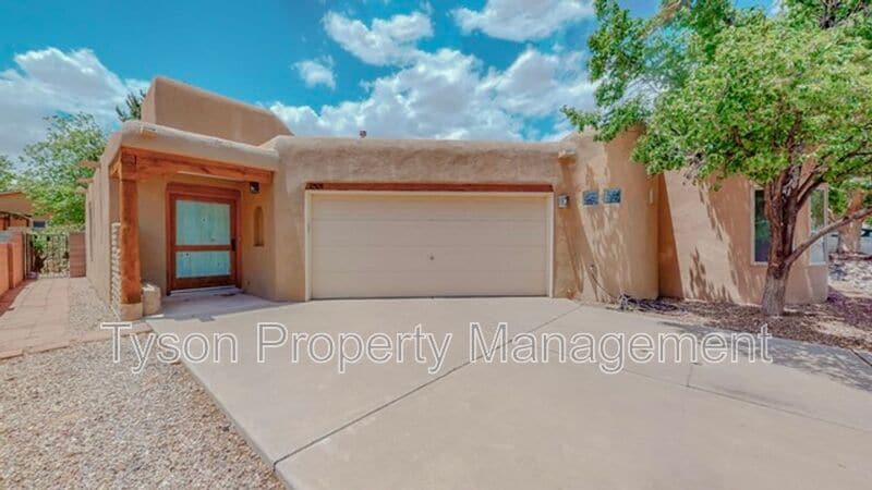 Foto principal - 10509 Tuscany Dr NW