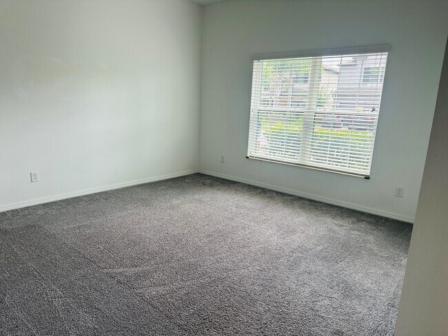 Building Photo - 10749 Pleasant Knoll Dr