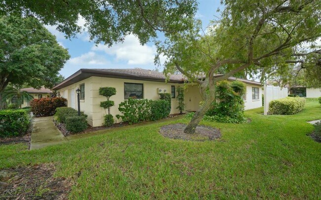 Building Photo - 3301 Vivienda Blvd