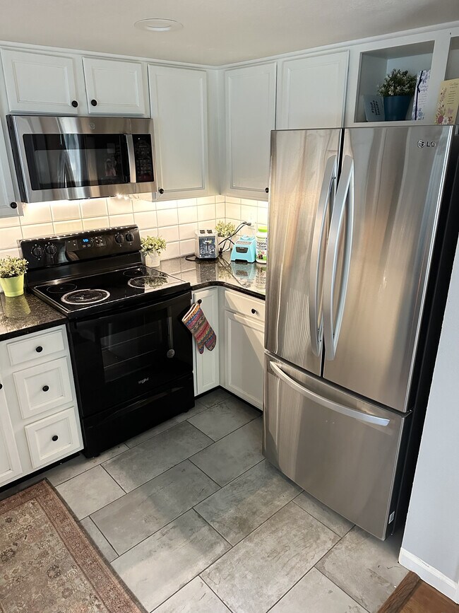 Foto del edificio - 4871 White Rock Cir