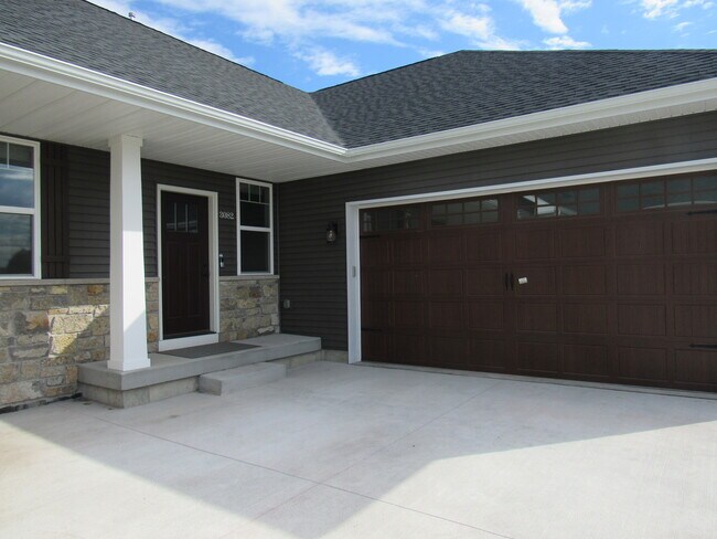 Foto del edificio - 3082 Charissas Plz