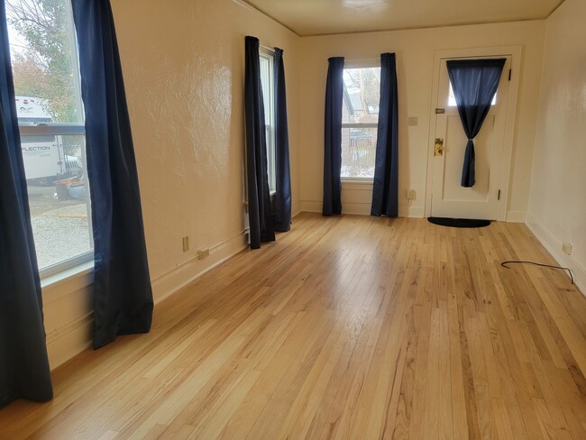 Tons of light in this cozy living room! - 909 8th St