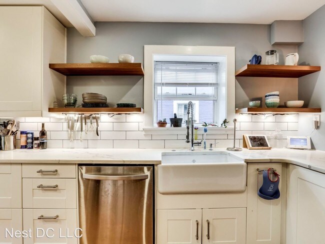 Building Photo - 3 br, 4 bath House - 2223 Perry St NE