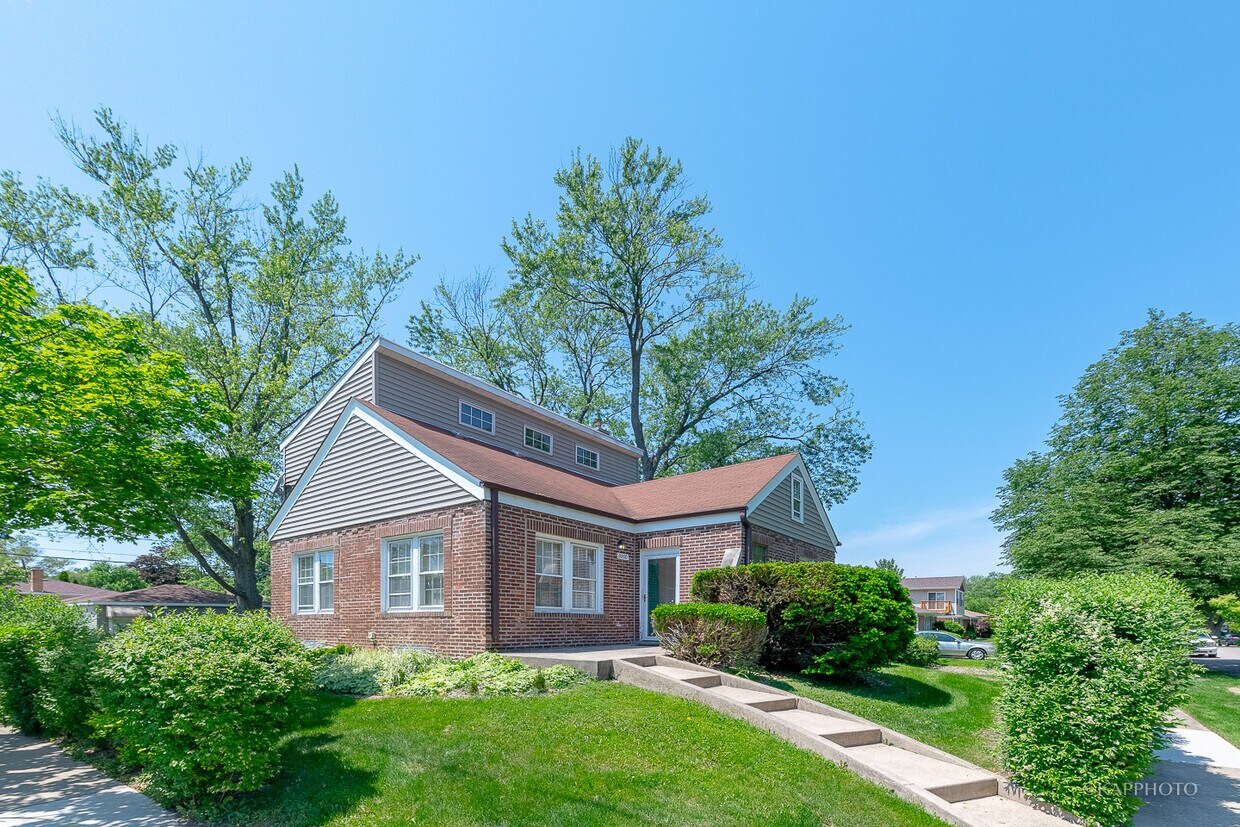 9000 Meade Ave, Morton Grove, IL 60053 House Rental in Morton Grove